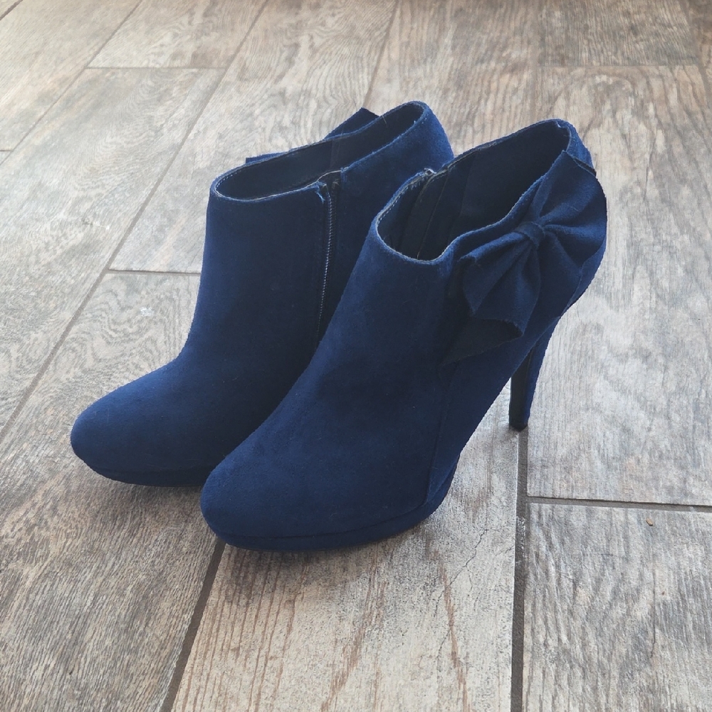 Elegant Blue  Suede Ankle Boots with Bow